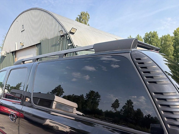 Chevrolet Suburban 29 of 29