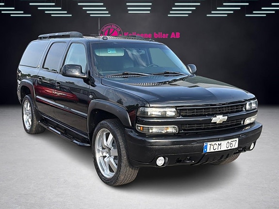 Chevrolet Suburban 4 of 29