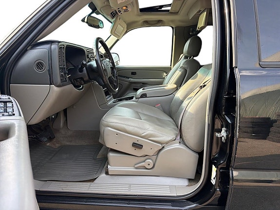 Chevrolet Suburban 15 of 29