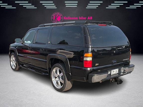 Chevrolet Suburban 9 of 29