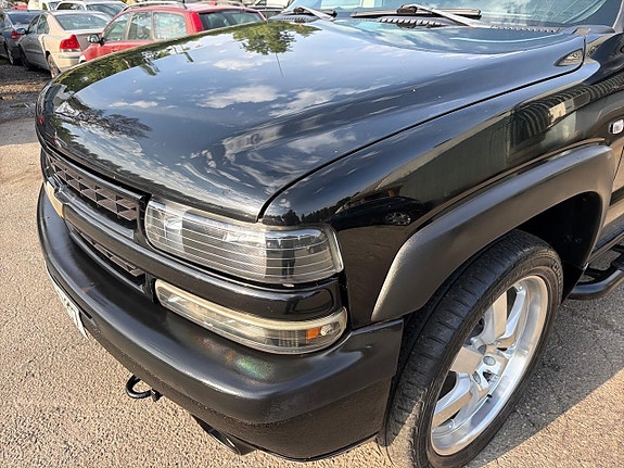 Chevrolet Suburban 24 of 29