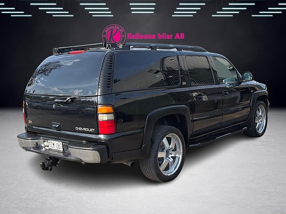 Chevrolet Suburban 8 of 29