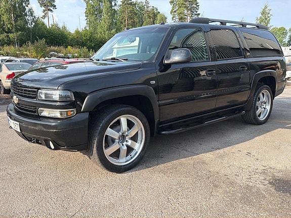 Chevrolet Suburban 17 of 29