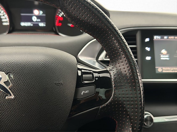 Peugeot 308 SW 19 of 27