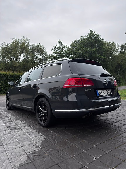 Volkswagen Passat 2 of 5