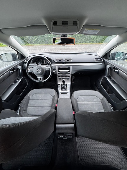 Volkswagen Passat 5 of 5
