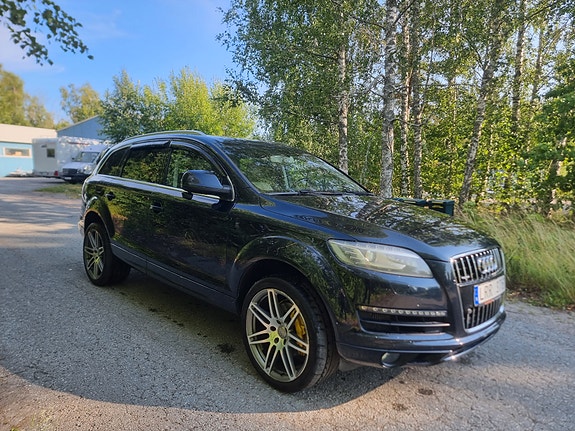 Audi Q7 4 of 5