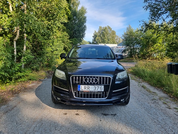 Audi Q7 2 of 5