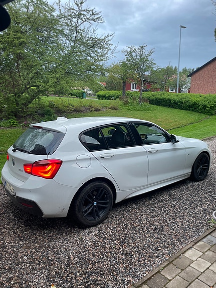 BMW 116d 2 of 5