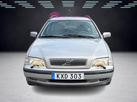 Volvo V40 3 of 5