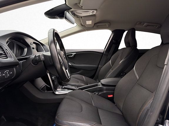 Volvo V40 Cross Country 10 of 28