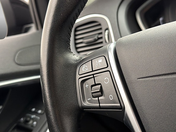 Volvo V40 Cross Country 12 of 28