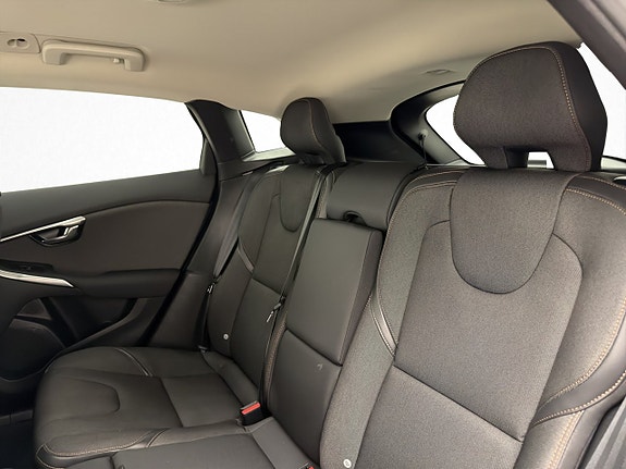 Volvo V40 Cross Country 22 of 28