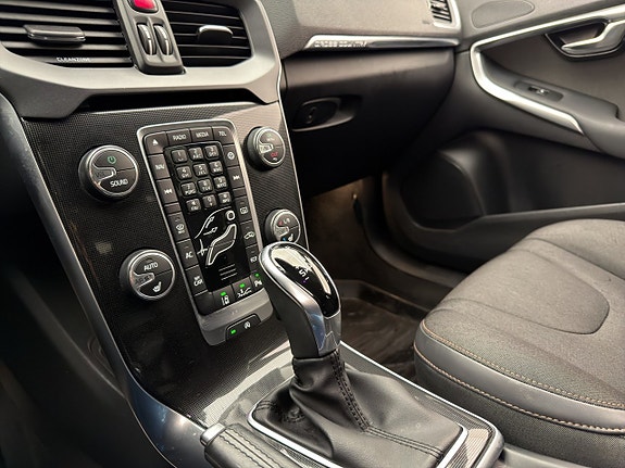 Volvo V40 Cross Country 18 of 28