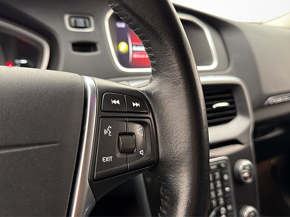 Volvo V40 Cross Country 13 of 28