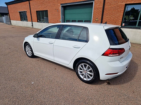 Volkswagen Golf VII 5 of 11