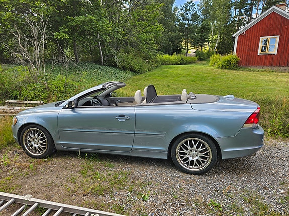 Volvo C70 2 of 5