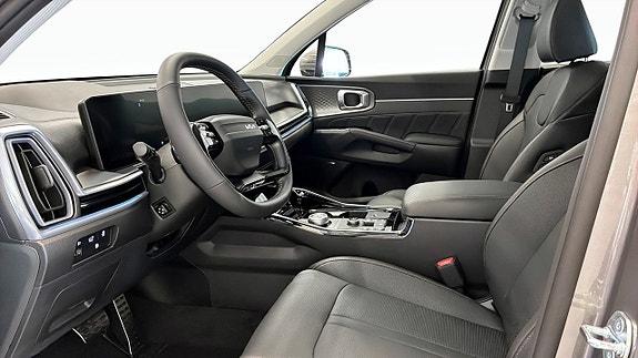 Kia Sorento 8 of 12