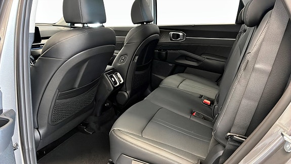 Kia Sorento 9 of 12