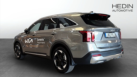 Kia Sorento 6 of 12