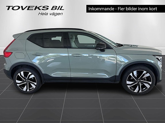 Volvo XC40 2 of 5