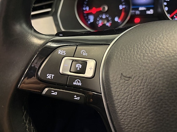 Volkswagen Passat 15 of 23