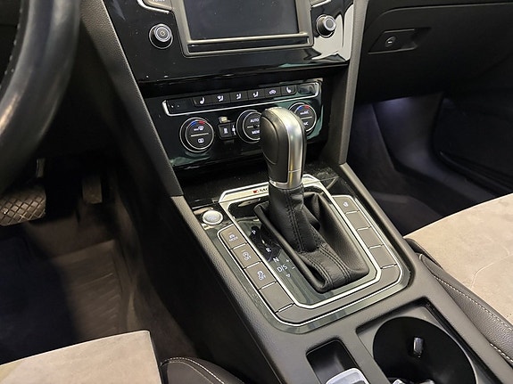 Volkswagen Passat 21 of 23