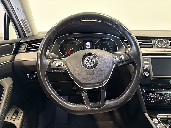 Volkswagen Passat 20 of 23
