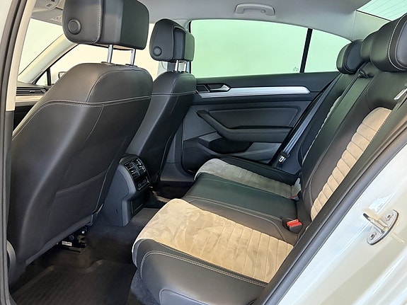 Volkswagen Passat 11 of 23