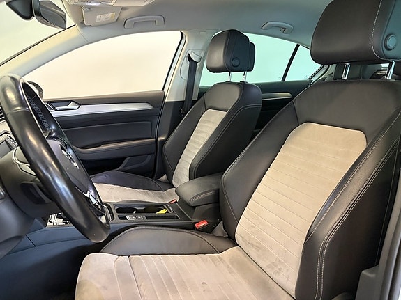 Volkswagen Passat 9 of 23