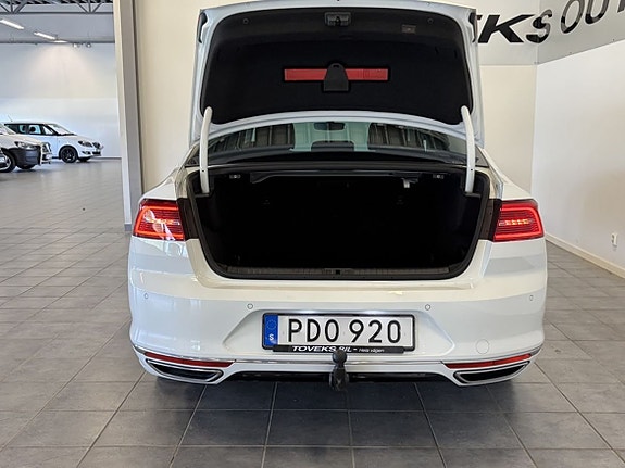 Volkswagen Passat 5 of 19