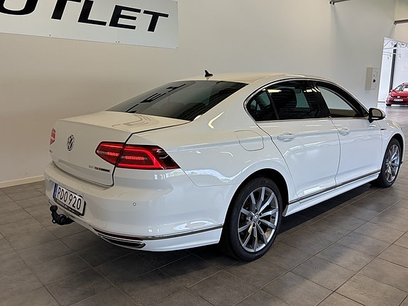 Volkswagen Passat 7 of 23