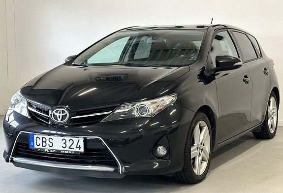 Toyota Auris 2 of 5