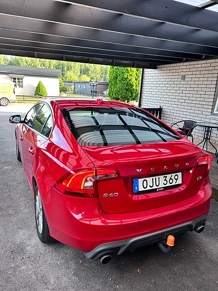 Volvo S60 4 of 5