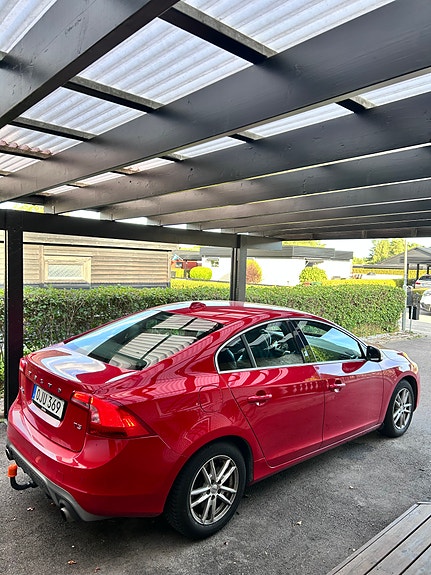 Volvo S60 2 of 5