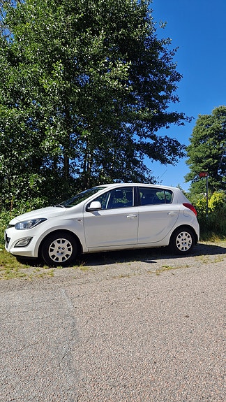Hyundai i20 2 of 6