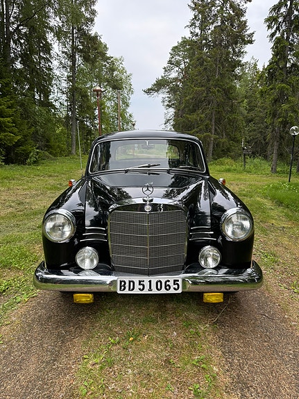 Mercedes-Benz 180 2 of 13