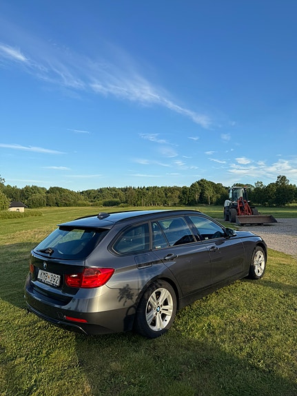 BMW 320d 2 of 15