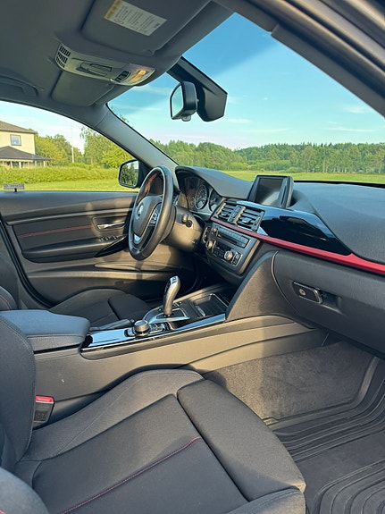 BMW 320d 12 of 15