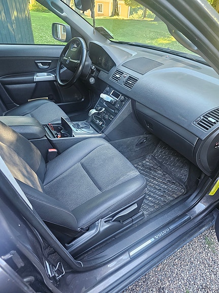 Volvo XC90 7 of 10