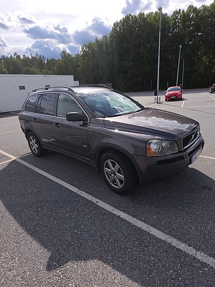 Volvo XC90 4 of 10