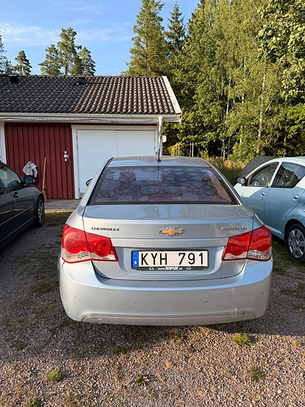 Chevrolet Cruze 3 of 5