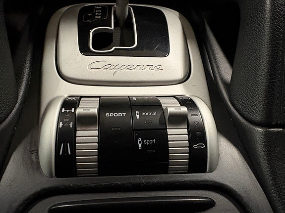 Porsche Cayenne S 9 of 20