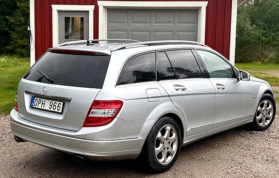 Mercedes-Benz C350 4 of 5