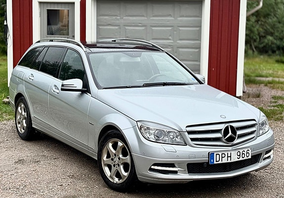Mercedes-Benz C350 3 of 5