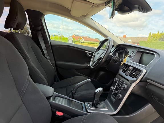 Volvo V40 13 of 15