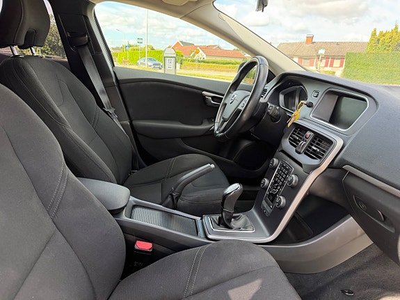 Volvo V40 12 of 15