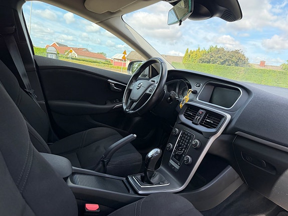 Volvo V40 11 of 15