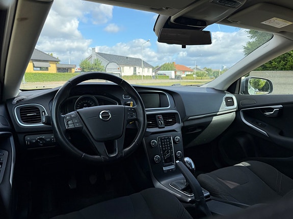 Volvo V40 9 of 15