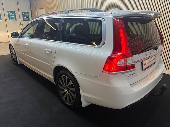 Volvo V70 3 of 5